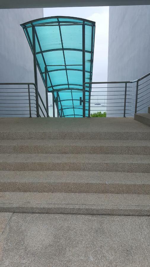 D-Lux 4 Bed Beachfront Apartment With Sea View Cape Panwa Exterior photo